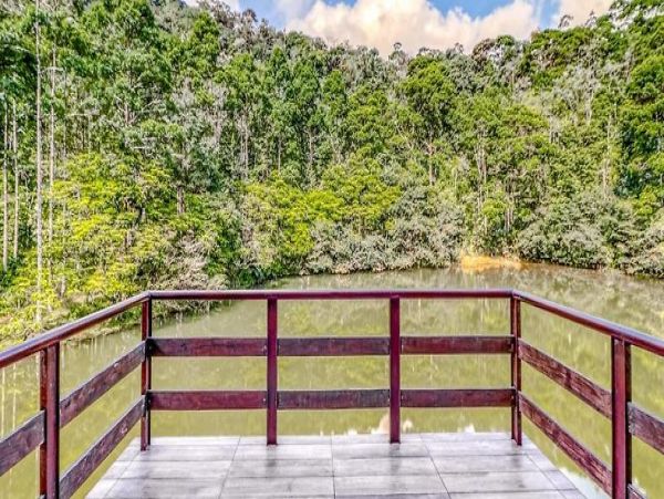 Luxurious Lakefront 5 Bedroom Villa in Costa Rica