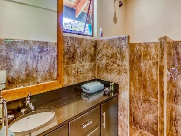 Luxurious Lakefront 5 Bedroom Villa in Costa Rica