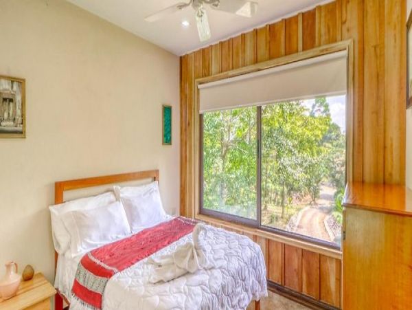 Luxurious Lakefront 5 Bedroom Villa in Costa Rica