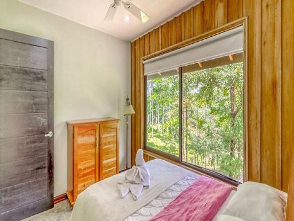 Luxurious Lakefront 5 Bedroom Villa in Costa Rica