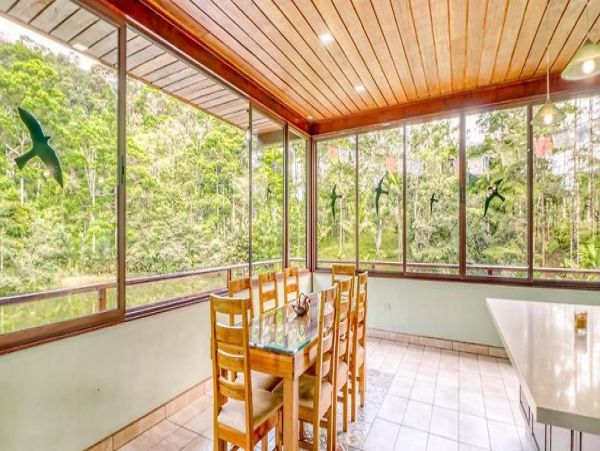 Luxurious Lakefront 5 Bedroom Villa in Costa Rica