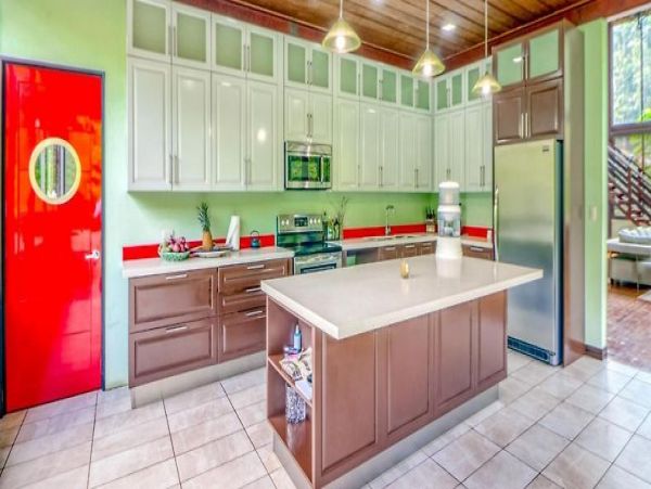 Luxurious Lakefront 5 Bedroom Villa in Costa Rica