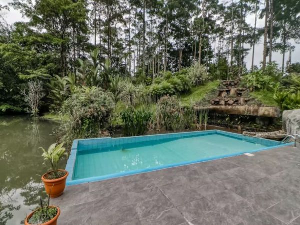Luxurious Lakefront 5 Bedroom Villa in Costa Rica