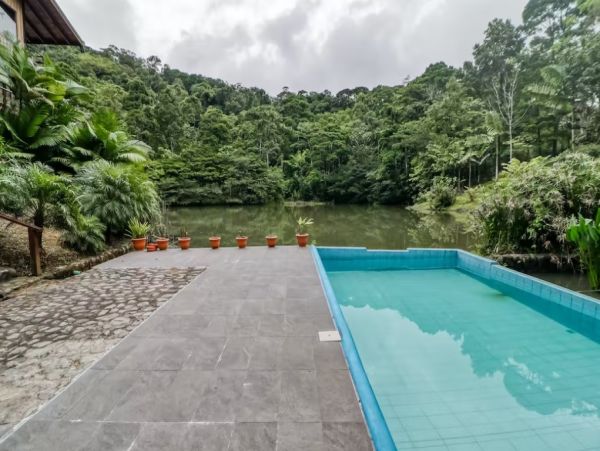 Luxurious Lakefront 5 Bedroom Villa in Costa Rica