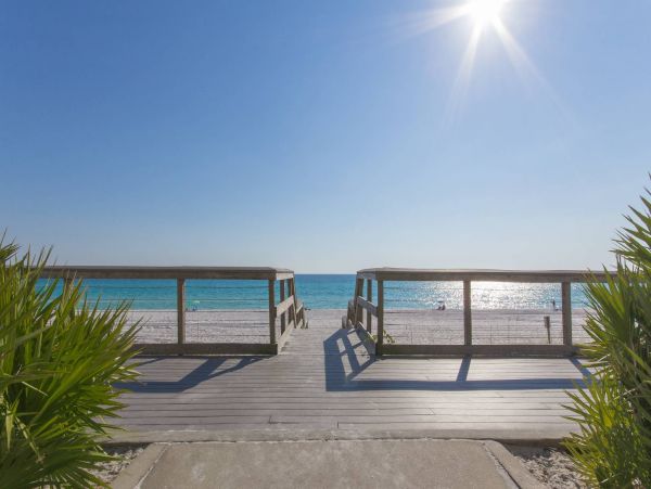 Gulv View Two Bedroom Vacation Condo in Miramar Beach
