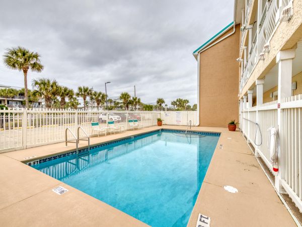 Gulf Views Vacation Condo Two Bedroom