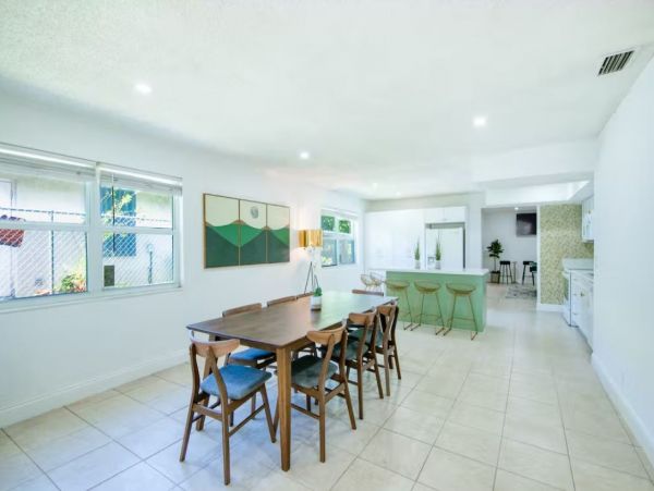 Beautiful Five Bedroom Vacation Beach Home Sleeps 8