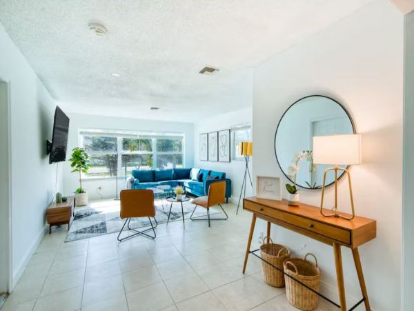Beautiful Five Bedroom Vacation Beach Home Sleeps 8