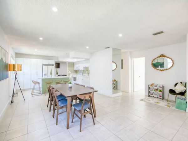 Beautiful Five Bedroom Vacation Beach Home Sleeps 8