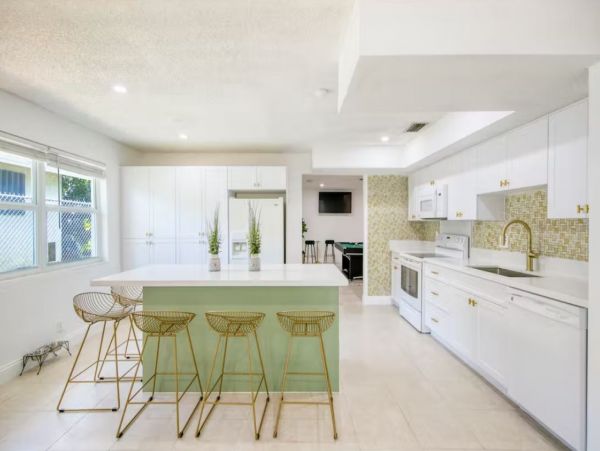 Beautiful Five Bedroom Vacation Beach Home Sleeps 8