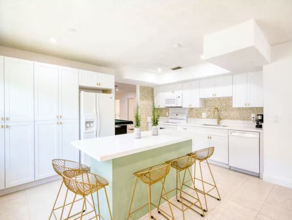 Beautiful Five Bedroom Vacation Beach Home Sleeps 8