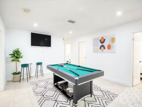 Beautiful Five Bedroom Vacation Beach Home Sleeps 8