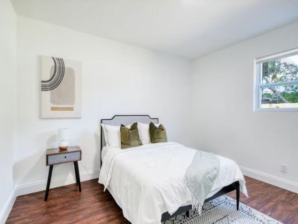 Beautiful Five Bedroom Vacation Beach Home Sleeps 8