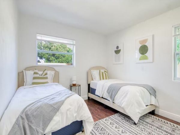 Beautiful Five Bedroom Vacation Beach Home Sleeps 8