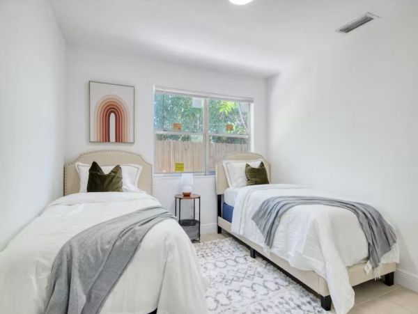 Beautiful Five Bedroom Vacation Beach Home Sleeps 8