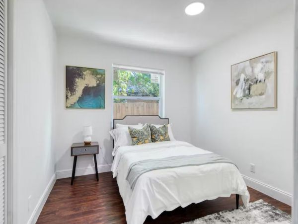 Beautiful Five Bedroom Vacation Beach Home Sleeps 8