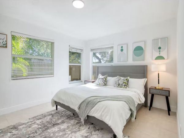 Beautiful Five Bedroom Vacation Beach Home Sleeps 8