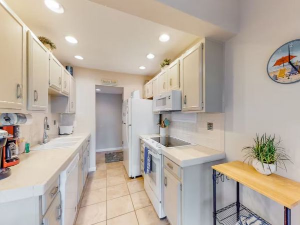Charming Two Bedroom Vacation Rental in Miramar Beach Sleeps 8