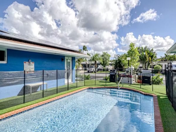 Four Bedroom Vacation Duplex in Pompano Beach Sleeps 10