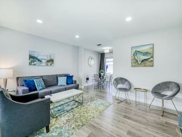 Four Bedroom Vacation Duplex in Pompano Beach Sleeps 10