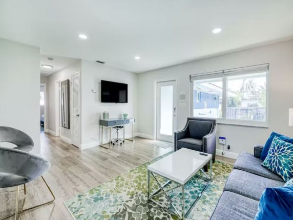 Four Bedroom Vacation Duplex in Pompano Beach Sleeps 10