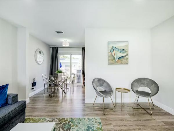 Four Bedroom Vacation Duplex in Pompano Beach Sleeps 10