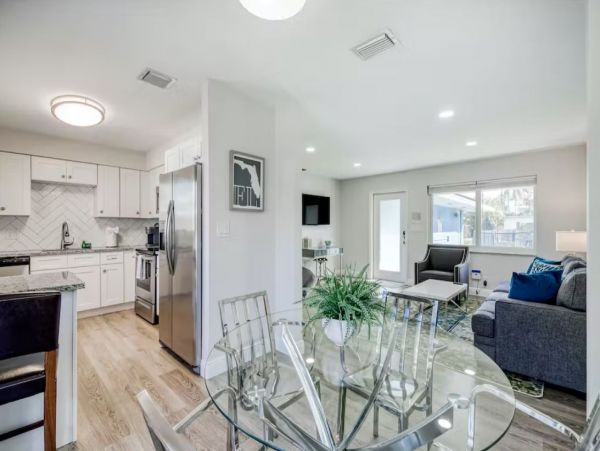 Four Bedroom Vacation Duplex in Pompano Beach Sleeps 10