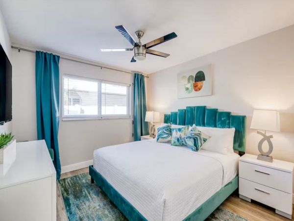Four Bedroom Vacation Duplex in Pompano Beach Sleeps 10