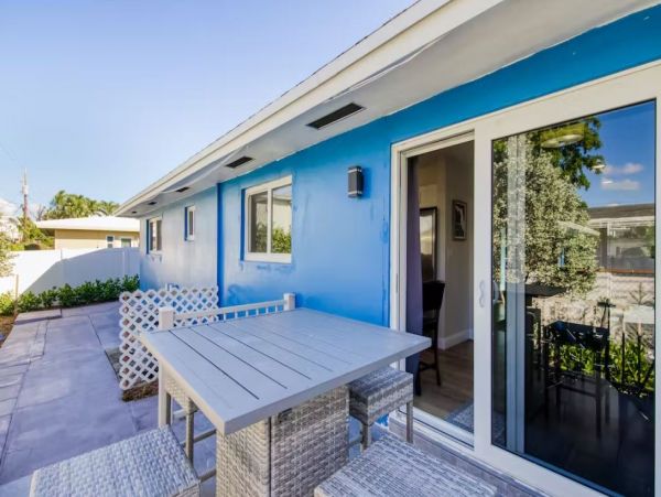 Four Bedroom Vacation Duplex in Pompano Beach Sleeps 10