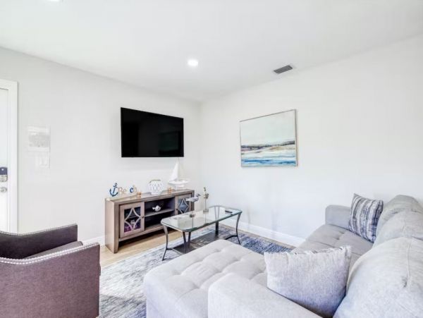 Four Bedroom Vacation Duplex in Pompano Beach Sleeps 10