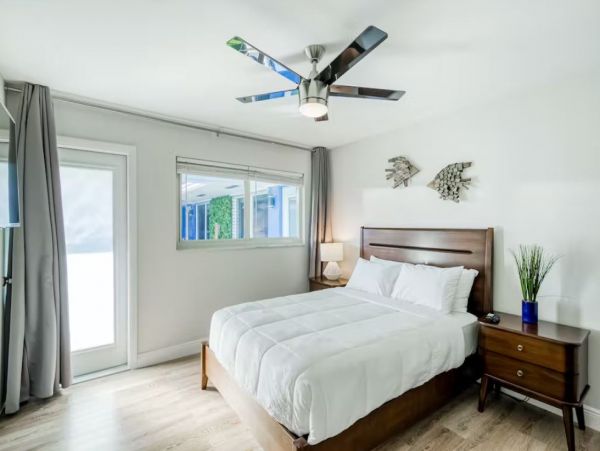 Four Bedroom Vacation Duplex in Pompano Beach Sleeps 10