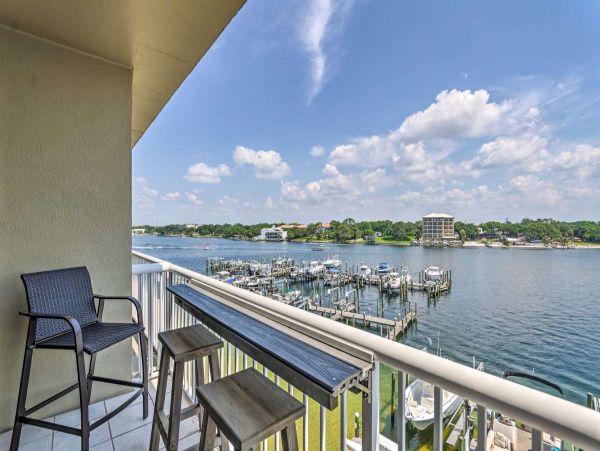 Lovely 2 Bedroom Condo with Bay View