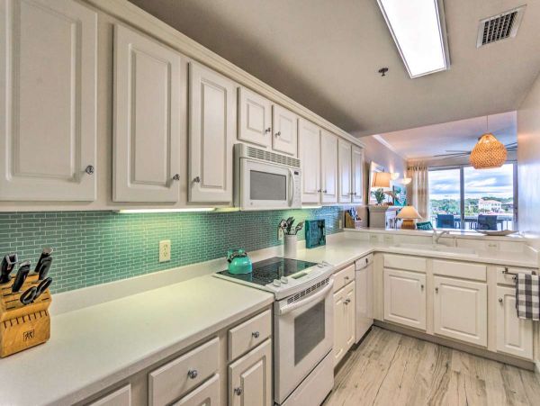 Lovely 2 Bedroom Condo with Bay View