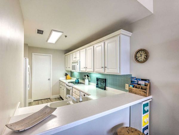 Lovely 2 Bedroom Condo with Bay View