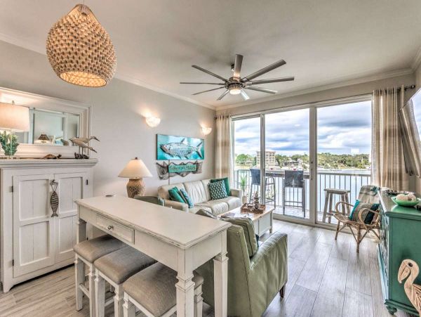 Lovely 2 Bedroom Condo with Bay View