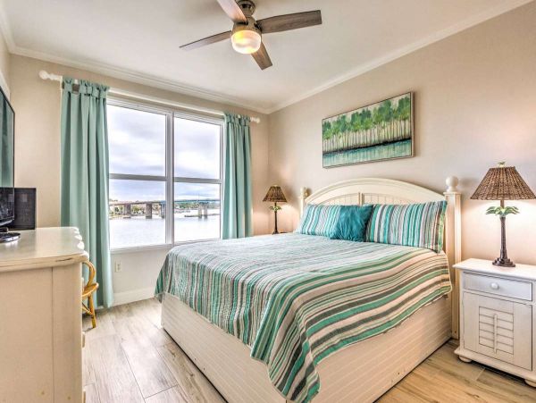Lovely 2 Bedroom Condo with Bay View