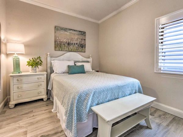 Lovely 2 Bedroom Condo with Bay View