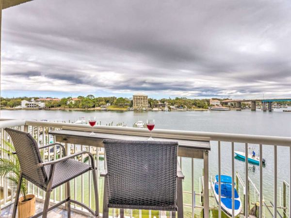 Lovely 2 Bedroom Condo with Bay View