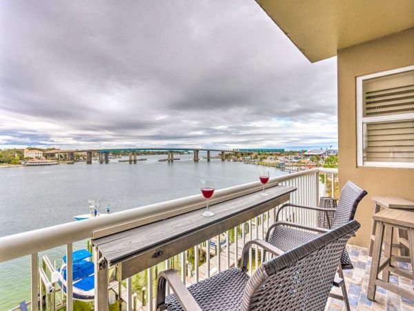 Lovely 2 Bedroom Condo with Bay View