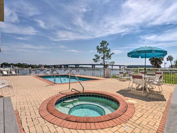 Lovely 2 Bedroom Condo with Bay View