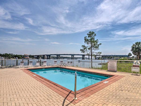 Lovely 2 Bedroom Condo with Bay View