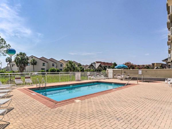 Lovely 2 Bedroom Condo with Bay View