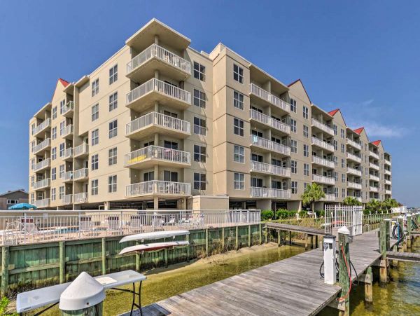 Lovely 2 Bedroom Condo with Bay View