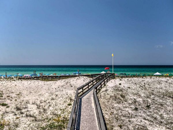 Lovely 2 Bedroom Condo with Bay View