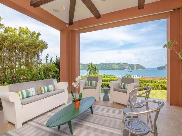 Bay View Luxury Vacation Villa with Pool and Hot Tub Sleeps 8