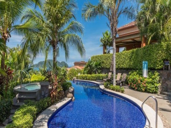 Bay View Luxury Vacation Villa with Pool and Hot Tub Sleeps 8