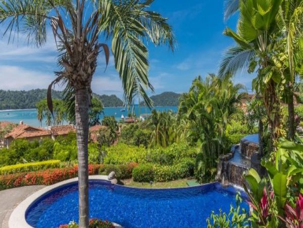 Bay View Luxury Vacation Villa with Pool and Hot Tub Sleeps 8