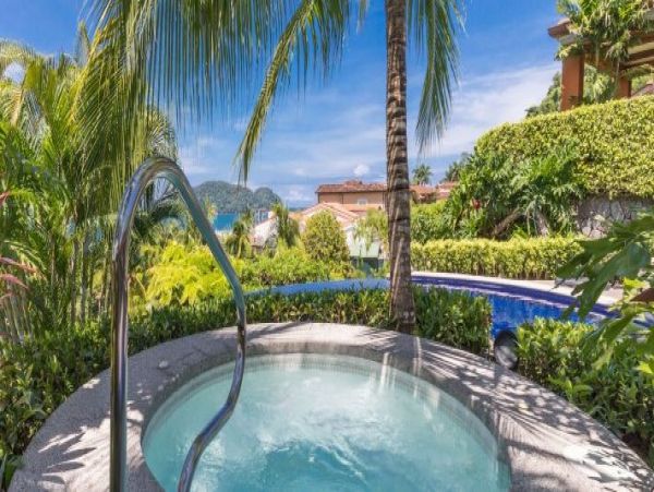 Bay View Luxury Vacation Villa with Pool and Hot Tub Sleeps 8