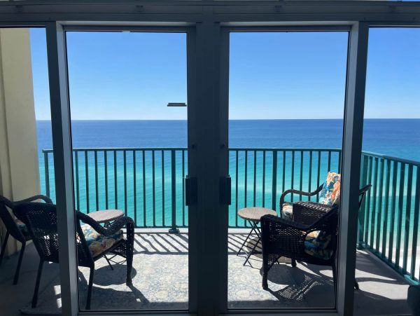 Beachfront 2 Bedroom Condo Full Ocean Views in Destin