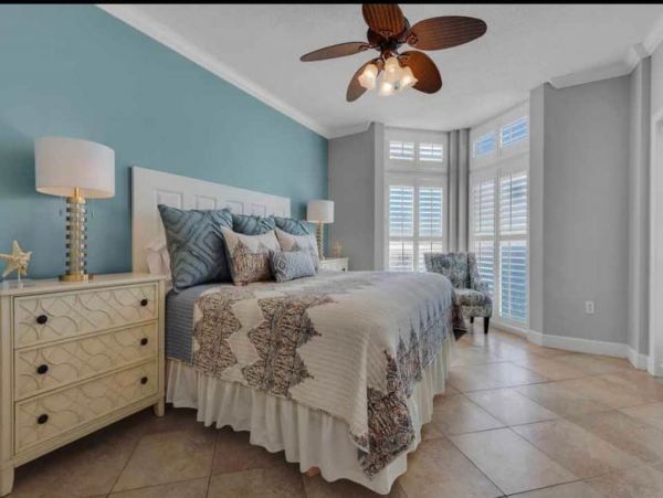 Beachfront 2 Bedroom Condo Full Ocean Views in Destin